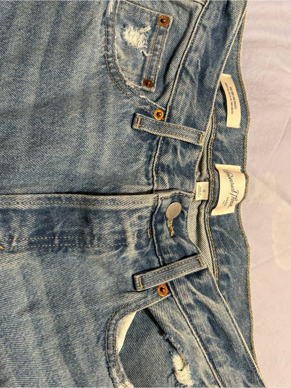 Universal Thread Light Wash Straight baggyLeg Jeans - Picture 4 of 8